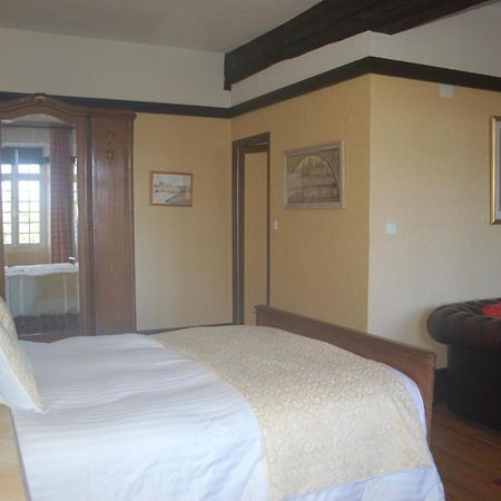 Le Logis Des Quatre Puits Bed & Breakfast Neuvicq-Montguyon Exterior foto