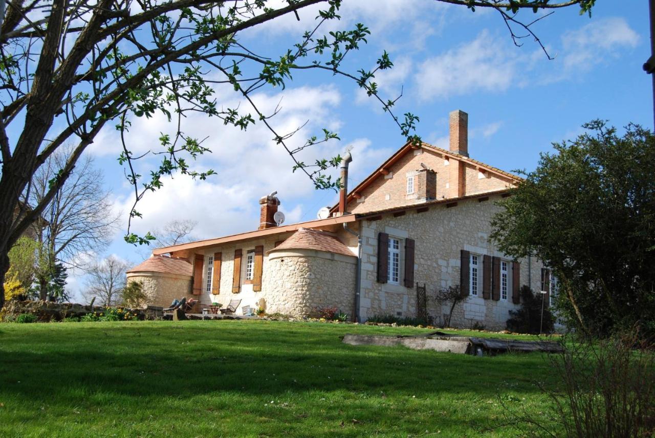 Le Logis Des Quatre Puits Bed & Breakfast Neuvicq-Montguyon Exterior foto