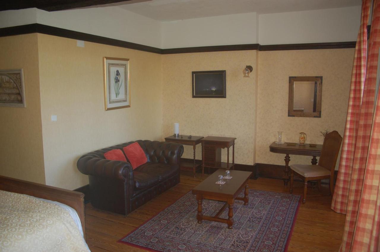 Le Logis Des Quatre Puits Bed & Breakfast Neuvicq-Montguyon Exterior foto