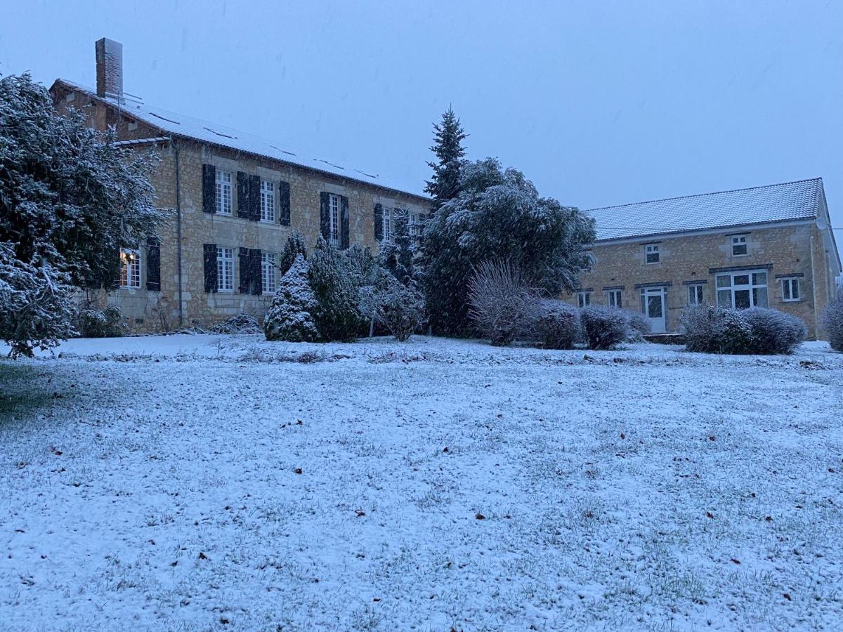 Le Logis Des Quatre Puits Bed & Breakfast Neuvicq-Montguyon Exterior foto